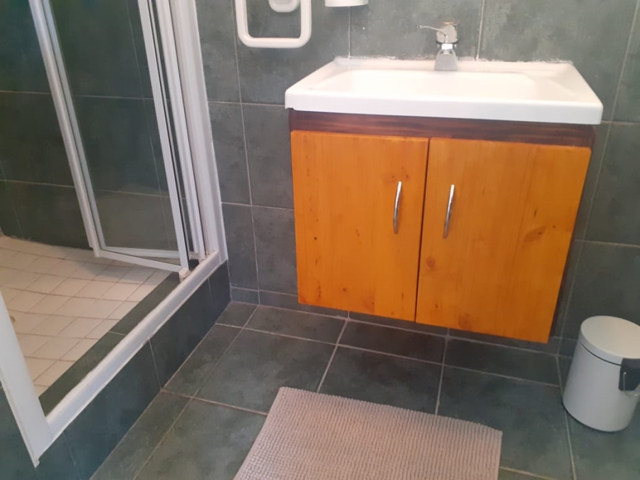 To Let 2 Bedroom Property for Rent in Country Club Western Cape